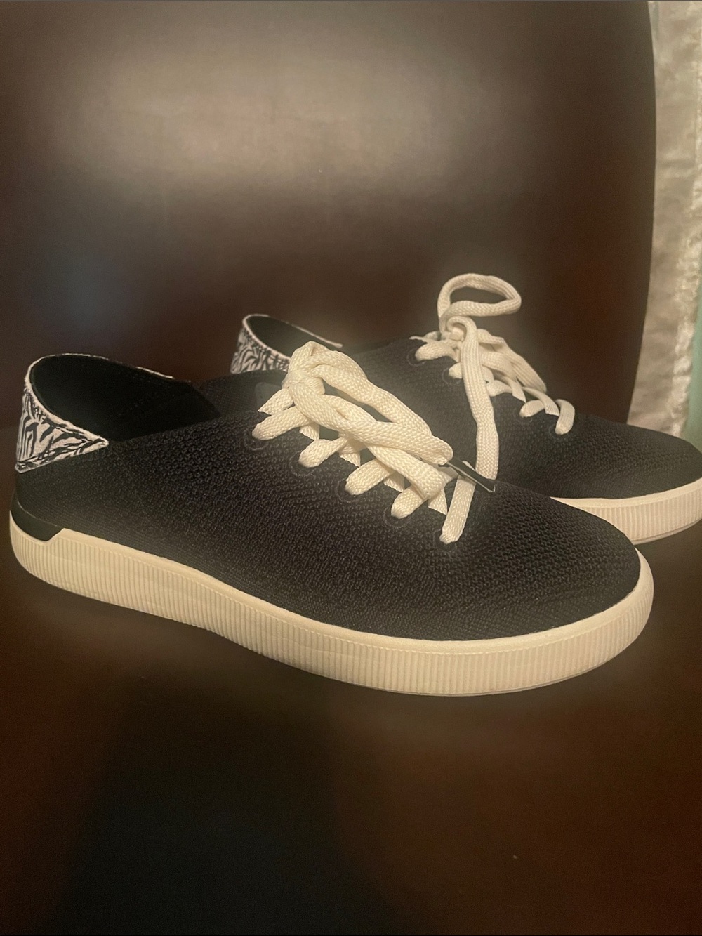 Reef Womens Black Neptune Sneakers with White Laces and Zebra print heel - Picture 4 of 7